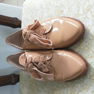 Louise Et Cie Leather Laced Loafer Shoes pointed toe Nude Size 6.5